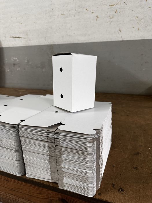 Caixa de cartão para aves