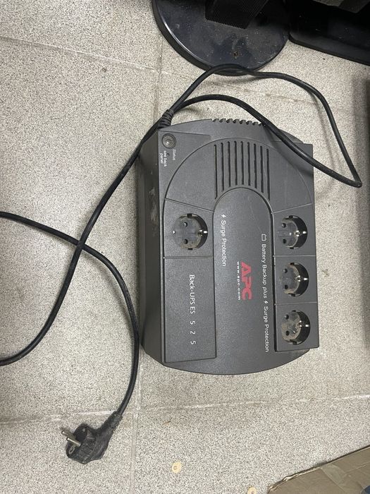 ДБЖ APC Back-UPS ES BE525-RS, потужність 525 ВА.