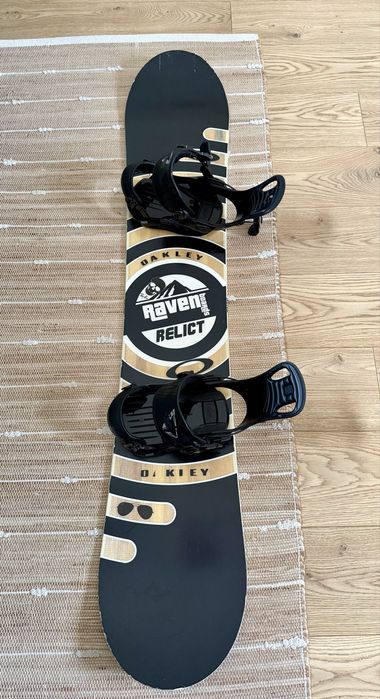 Deska Snowbordowa RAVEN z wiązaniami.