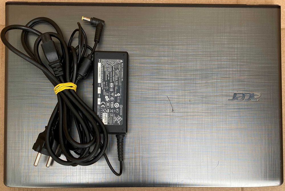 Ноутбук Acer E5-576 i3-6006U RAM 8Gb SSD 120 HDD 750 GeForce 940MX 2Gb