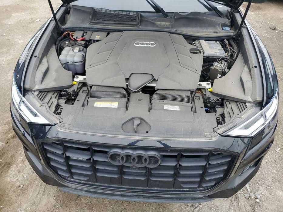 2021 AUDI Q8 Prestige Пневмопідвіска, Максимальна комплектація