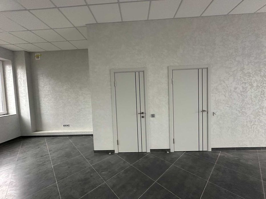Продаж комерційного приміщення на вул. Новаківського