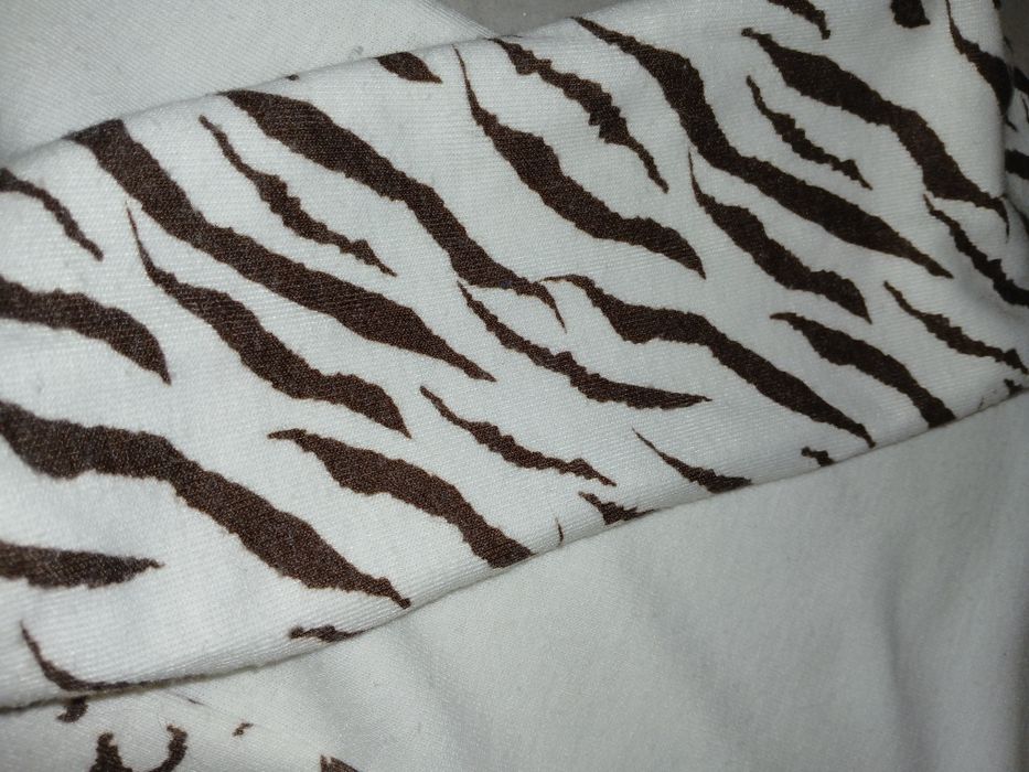 Sweter damski panterka kolor biało brązowy Xana Collection rozmiar uni