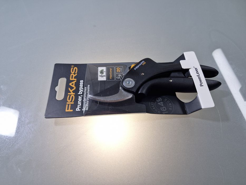 Sekator dźwigniowy nożycowy Fiskars PowerLever P56.