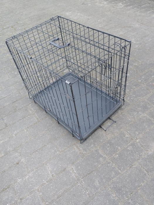 Klatka do bezpiecznego transportu zwierzaków domowych.