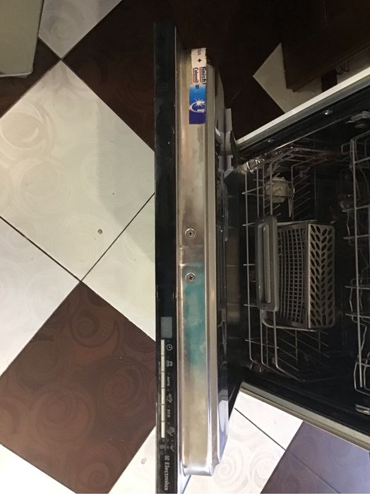 Продам вбудовану посудомийну машину Electrolux ESL66010
