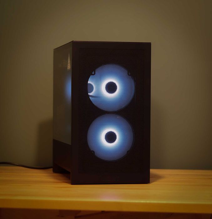 PC - AMD Ryzen 5600 + RTX 3060 ti - RAM 3200 Mhz - NZXT H3 Flow