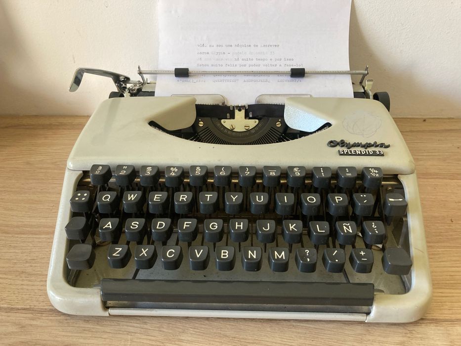 Máquina de escrever   *** Olympia Splendid 33