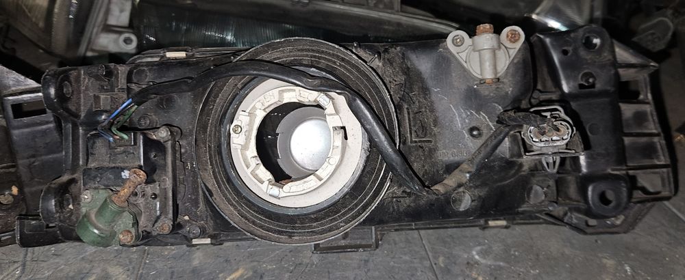 Mazda 323 BG przednia lewa lampa