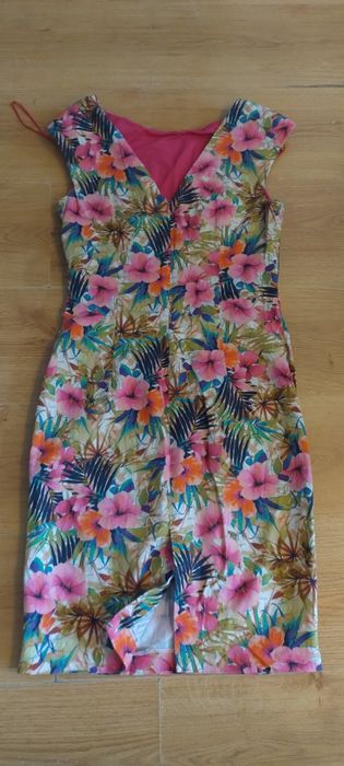 Sukienka w kwiaty firmy Zara 36/38