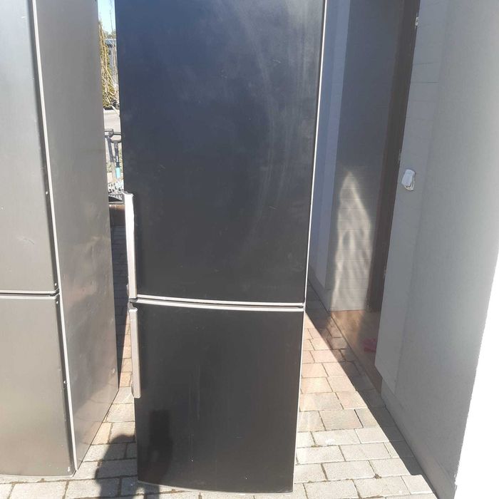 Lodówka ,Chłodziarko - zamrażarka marki Bosch