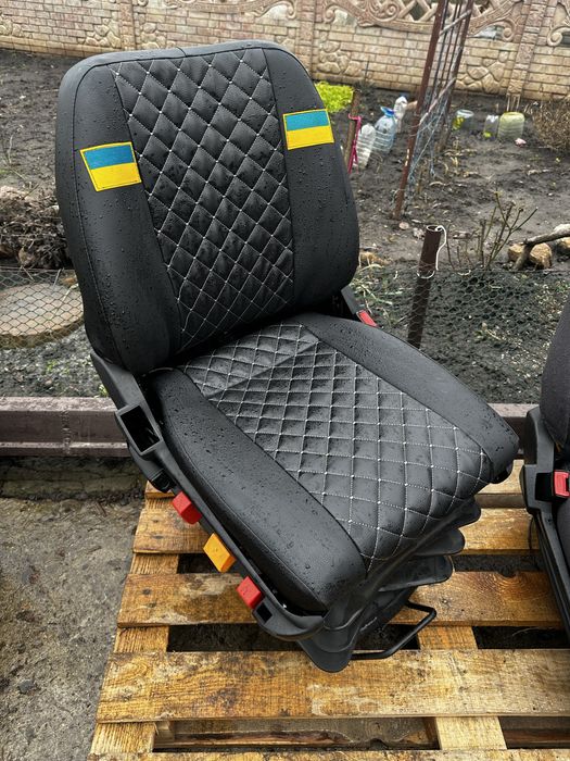Сиденье пилот с встроенным компpессором 12в камаз газ зил мтз трактор
