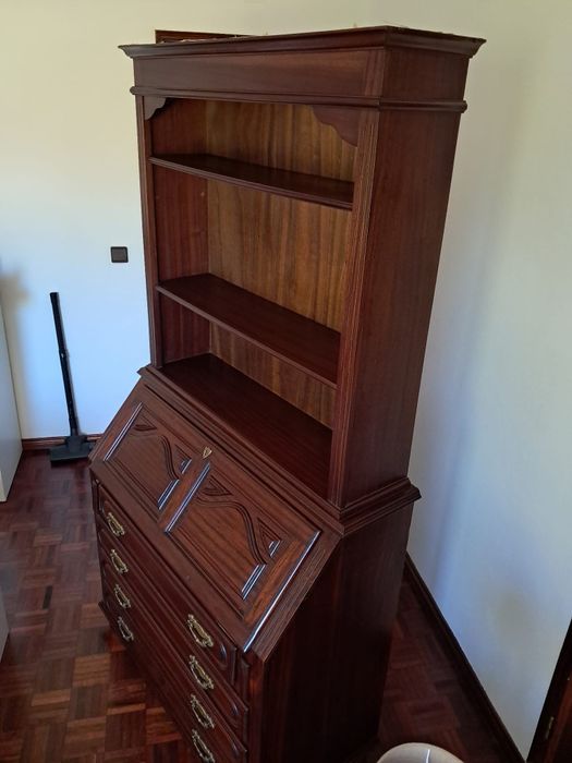 Escrevaninha mogno e estante