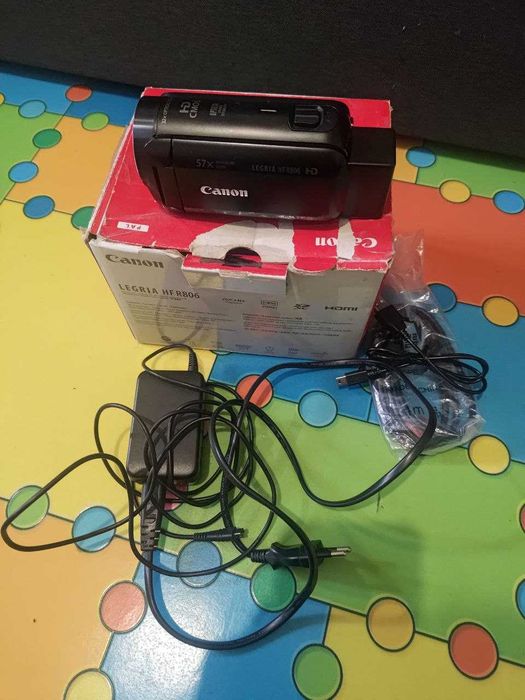 Продам відеокамеру Canon Legria HF R806