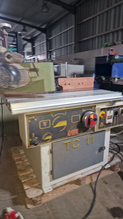 Tupia com carro de respigar e alimentador maquinas de carpintaria