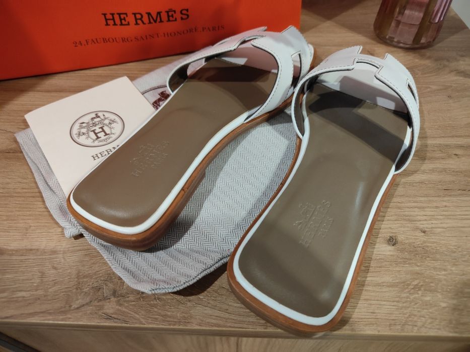Piękne klapki Hermes 38