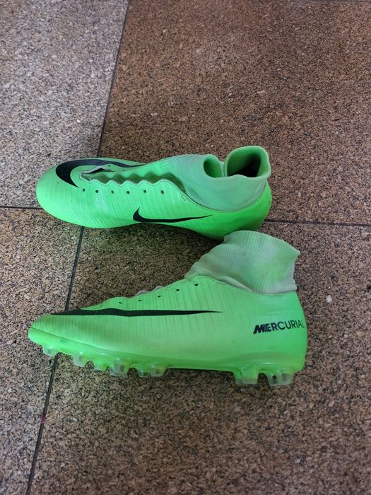 Chuteiras Nike verdes