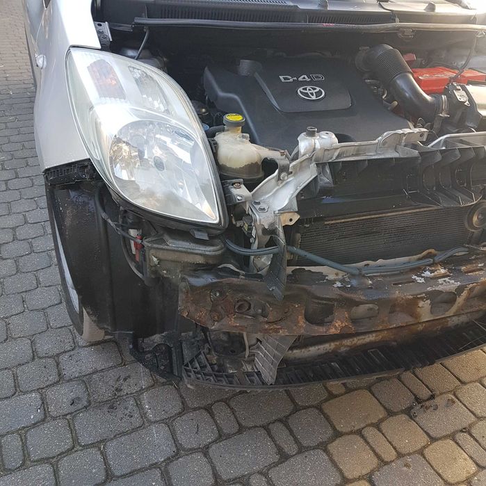 lampa reflektor toyota yaris II 2 08r P9 oryginał