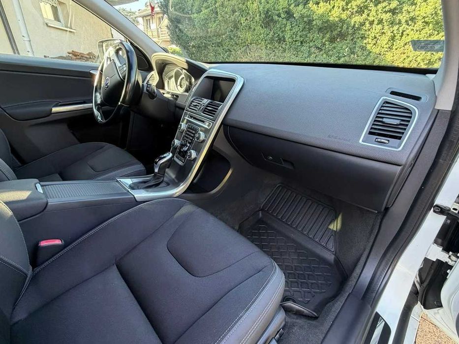 Volvo XC 60 D4 - 181 KM biała perła -