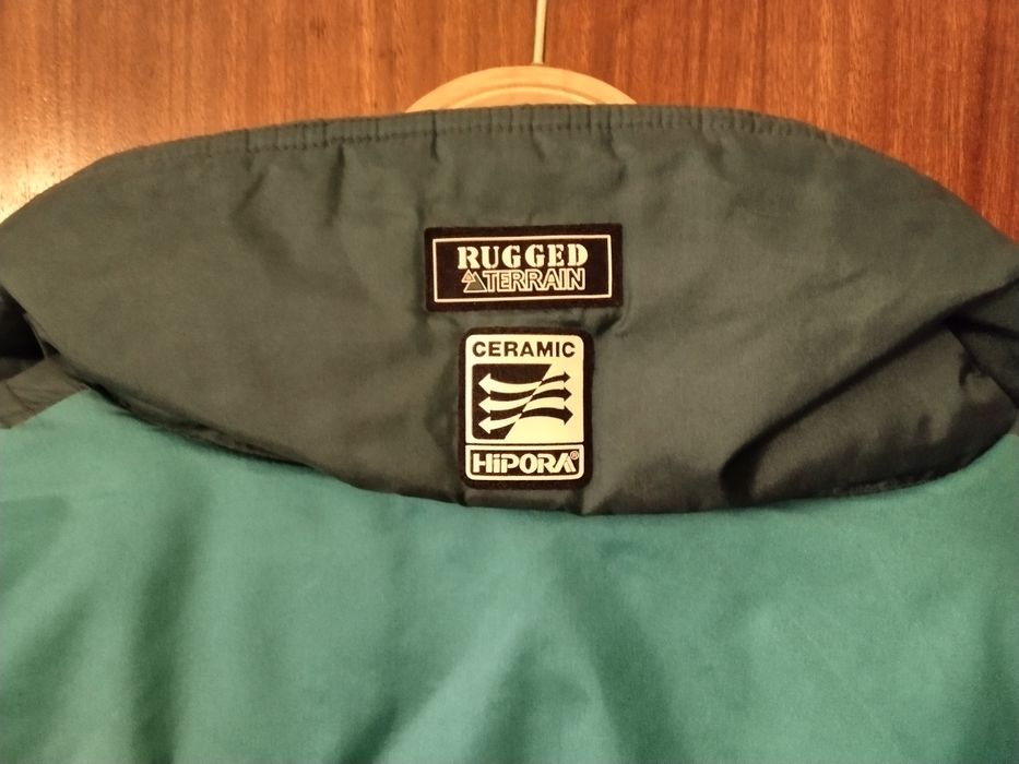 Camisola em estilo Bomber de Neve Montanha da marca RUGGED TERRAIN  - com tecnologia HIPORA
