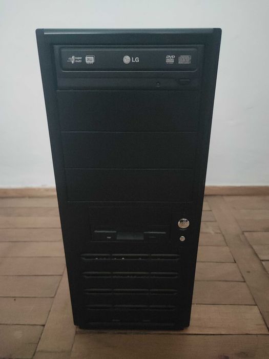 Retro komputer pentium 4 z dodatkami