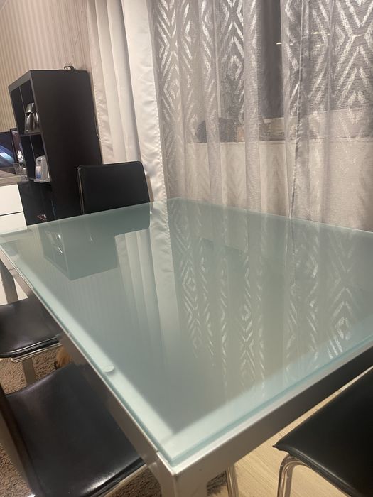 Стіл кухонний скляний