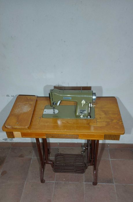 Máquina de Costura Antiga