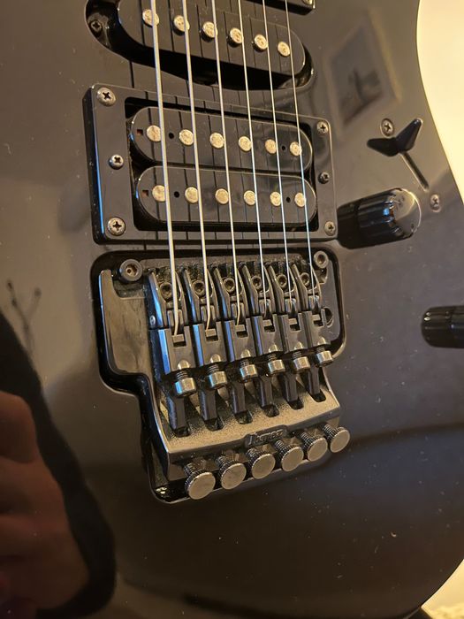 Guitarra ibanez gio GRG270B + Amplificador Peavey vypyr + estojo rijo