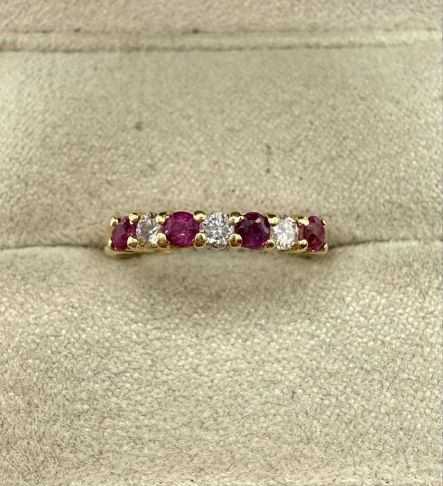 Złoty pierścionek 750 z rubinami 0,31ct i diamentami 0,16ct
