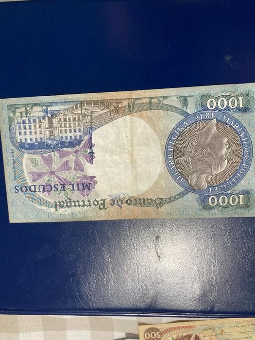 Duas notas de 1000$00