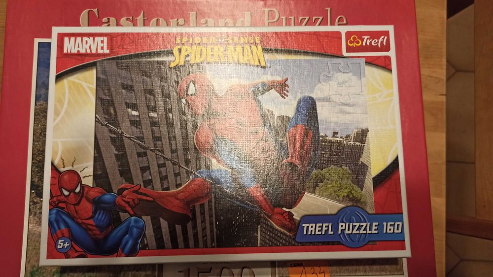 Puzzle - zestaw trzech puzzli.