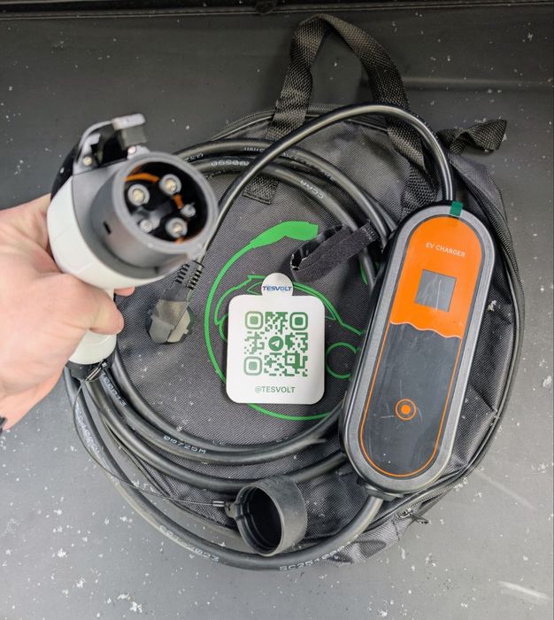 Зарядний пристрій для американських електромобілів