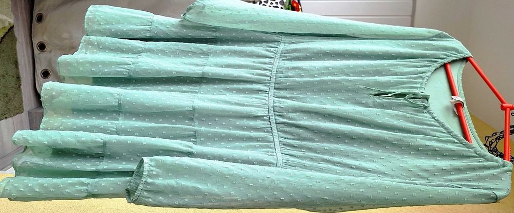 Zwiewna pastelowa miętowa sukienka w kropki H&M Divided