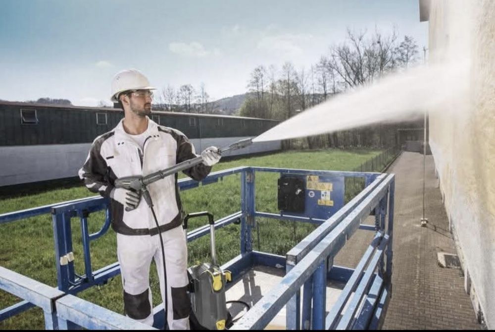 Wynajem Myjka ciśnieniowa Karcher professional HD 5/17 C Plus

Przezna