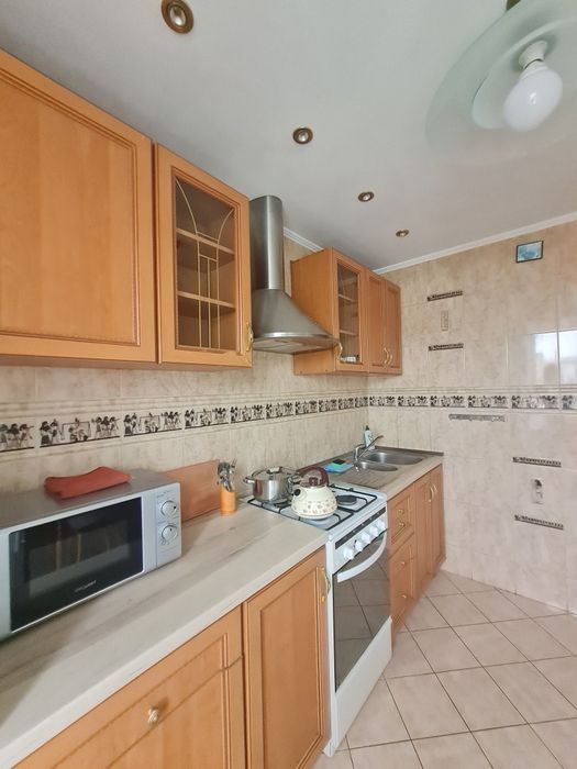 Три та чотирикімнатніі квартири різні райони, 8 спальн місць від 1500