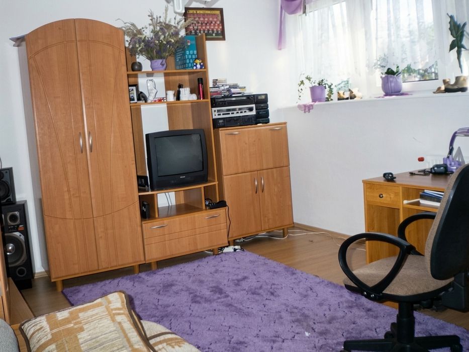 Zestaw „Młody Prezes 2004” – Meblościanka, Biurko i Fotel Kupca Nieruchomości