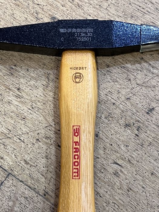 Martelo Facom 213H.30 Profissional - Novo (Cabo Hickory)