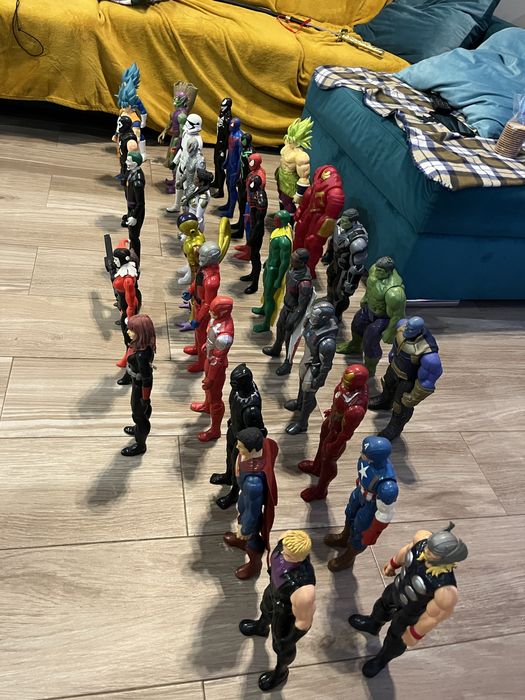 Bonecos marvel praticamentes novos! Vendo porque o meu filho nao brinc