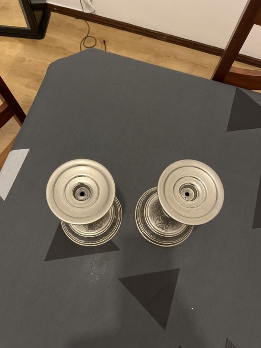 Dois castiçais em estanho