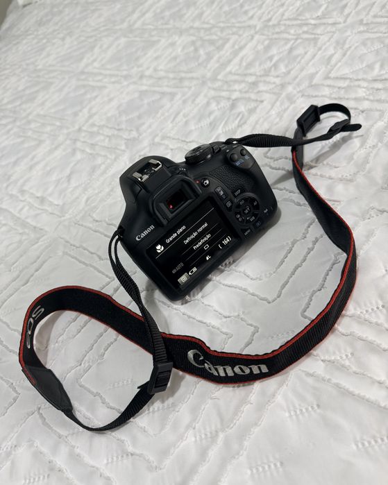 CANON eos 2000D