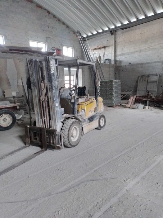 Zona industrial de Mondim de Basto [fábrica de mármores e granitos]