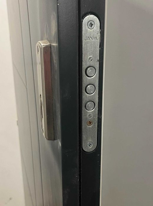 Drzwi zewnętrzne lewe 90 cm z ościeżnicą