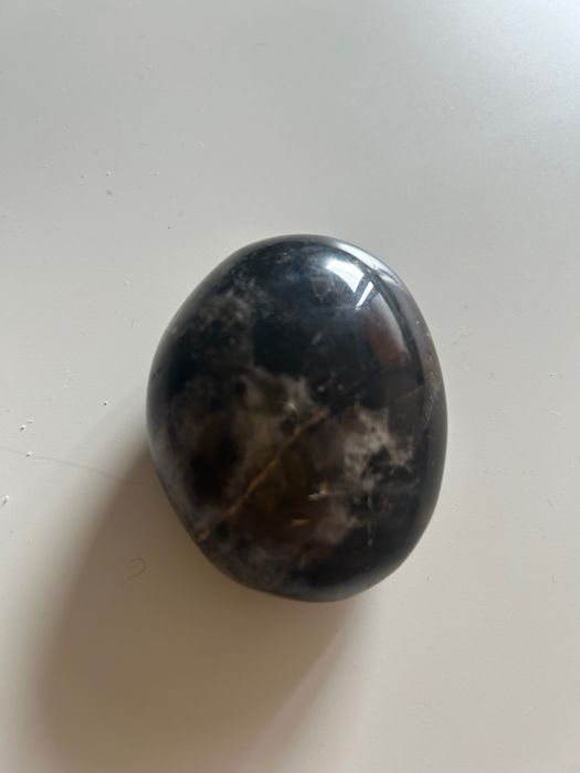 Kamień księżycowy czarny 172 g Nowość