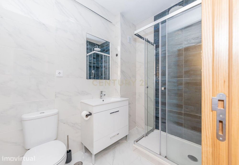 T2 Totalmente Remodelado | Dafundo – Cruz Quebrada | 80 M² | Elevador