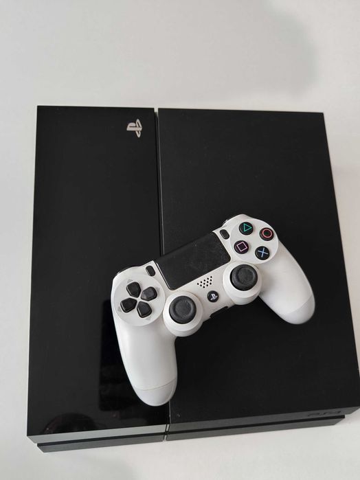 Playstation 4 com comando