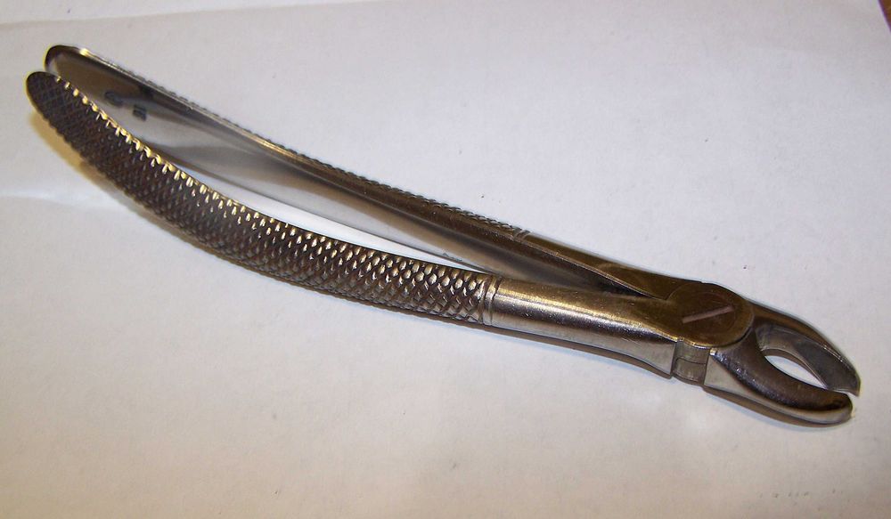 Медицинские щипцы для удаления левосторонних моляров СССР