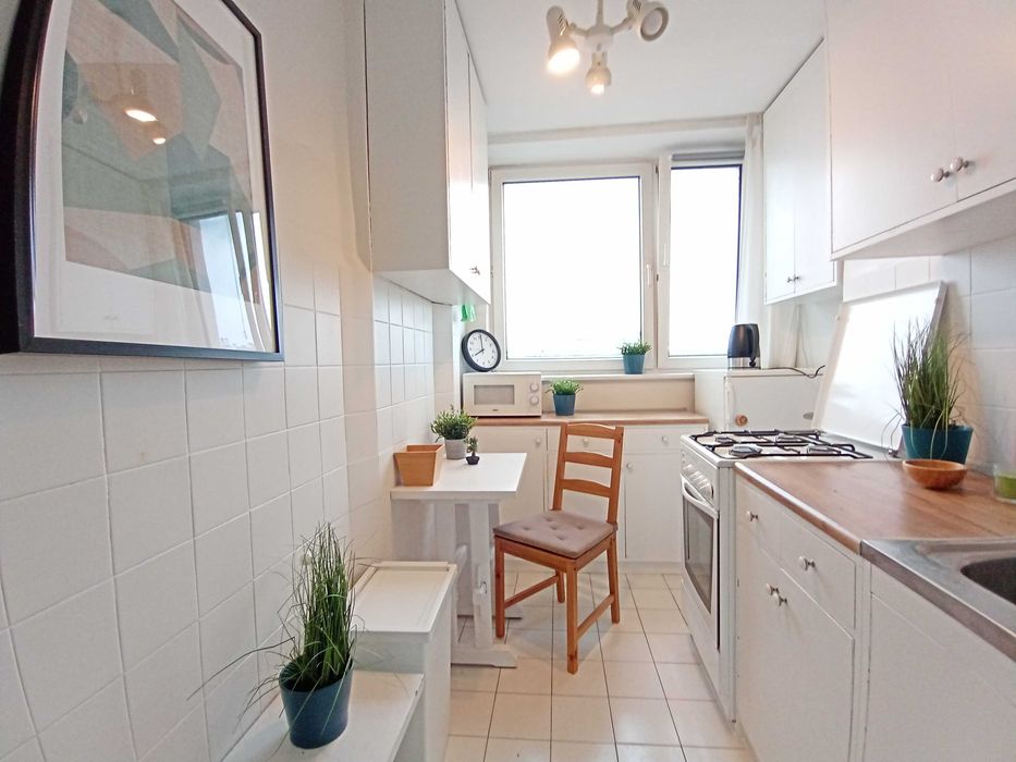 Centrum – Powiśle. Duży pokój 16 m² z balkonem/ Душевой участок 16м2 / Large room with balcony - Więcej