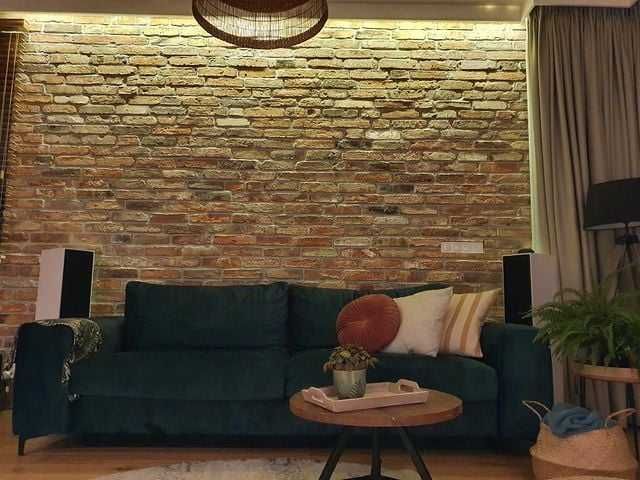 Ceglana ściana, beżowe płytki z lica cegły Loft-Styl Łódź