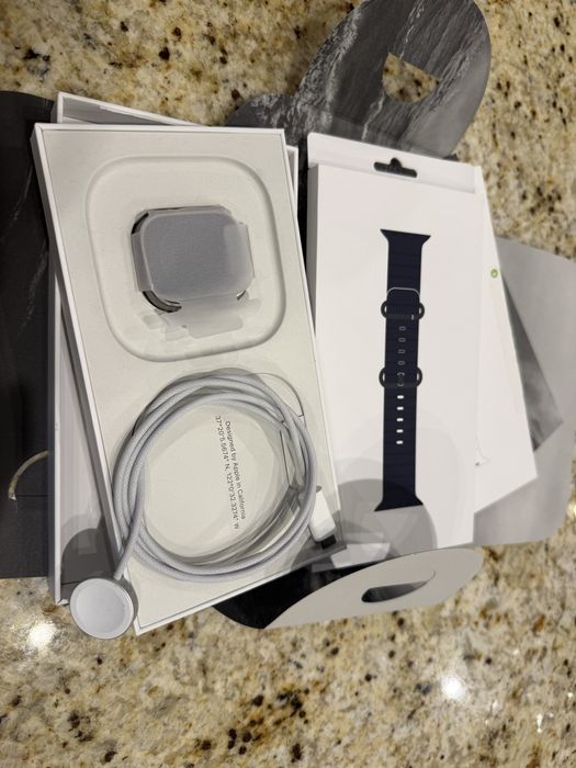 Apple Watch Ultra + 2 paski Ocean (GPS + Cellular 49mm)