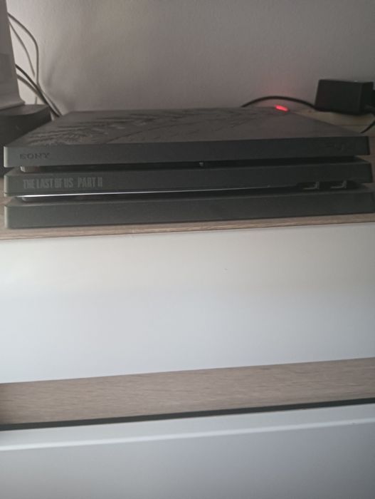 Vendo ou troco PS4 PRO Edição Limitada The Last Of Us Part 2